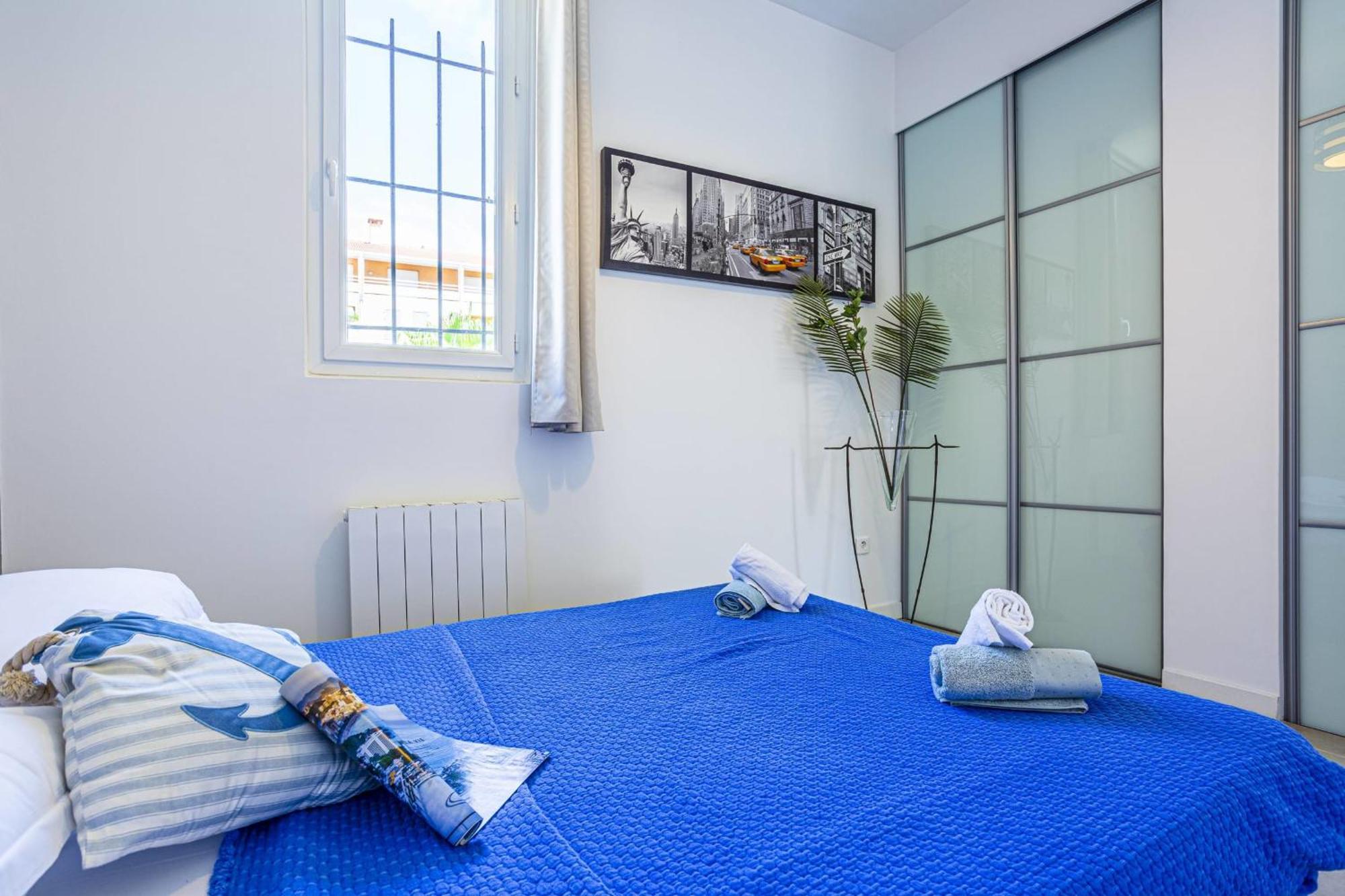 Appartamento Guisol - Typical 3 Bedroom Ac Near Port Nizza